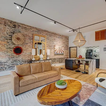 Luxe 220, Unit 5 - Adjacent City View Suites